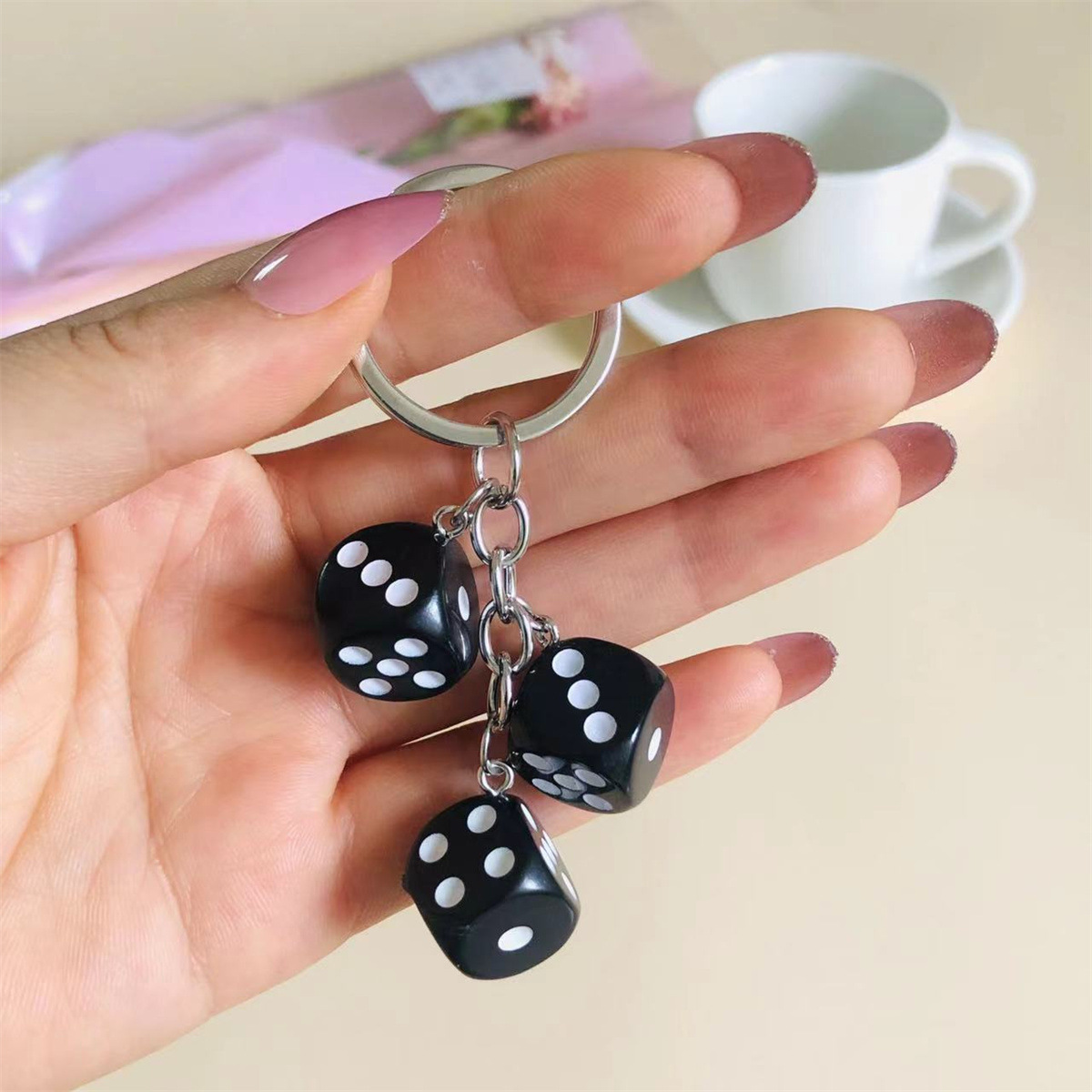 Gaming Accessories Gifts For Men - 男性と女性のためのかわいい3Dダイスキーホルダー,ローリングキューブ,お土産ギフト,ペンダント,車のキーホルダー,ハンドバッグ,DIYアクセサリー